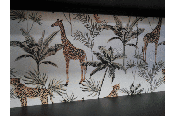 Decorative wallpaper featuring giraffes, leopards, and tropical plants in an exotic jungle theme.