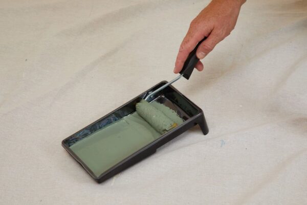 ProDec Paint Tray Black 4"– available in 4" and 9" sizes, solvent-resistant disposable liners for clean and reusable trays.
